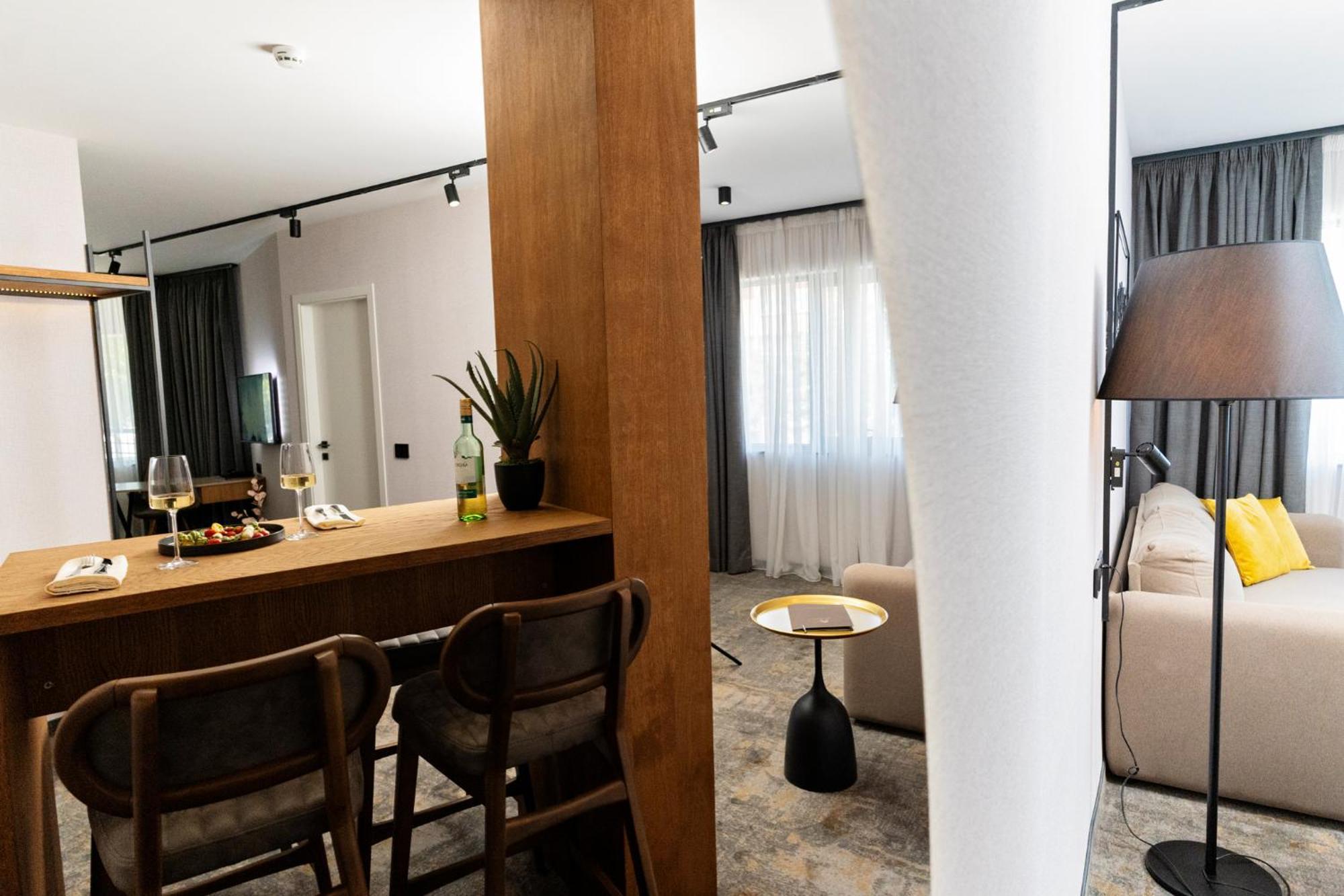 Studio Apartment,1558399057:JPEG
